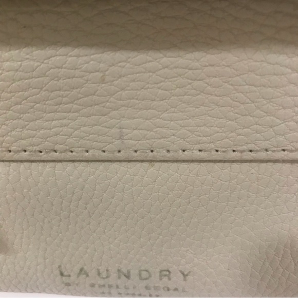 Laundry by Shelli Segal bag. - Picture 4 of 9